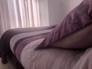 3 chambres, fer et planche à repasser, lit parapluie, draps fournis