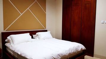 4 bedrooms, desk, free WiFi, bed sheets