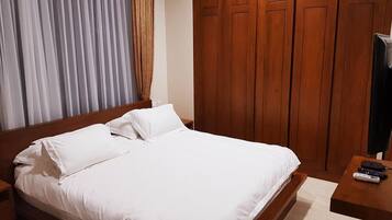 4 bedrooms, desk, free WiFi, bed sheets