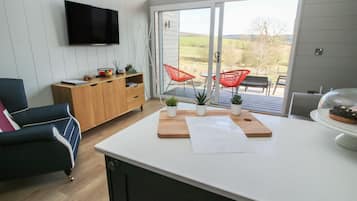 2 Schlafzimmer, individuell dekoriert, individuell eingerichtet