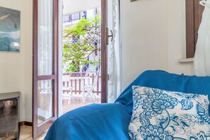 Living area - Italian Experience - Conero Garden Apt (Marcelli)