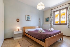 2 bedrooms, travel cot, free WiFi - Italian Experience - Conero Garden Apt (Marcelli)