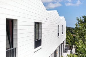 Premium bedding, pillow-top beds, in-room safe, individually decorated - Solar Branco Eco Estate (Ponta Delgada)