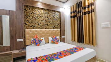 Premium bedding, in-room safe, desk, free WiFi