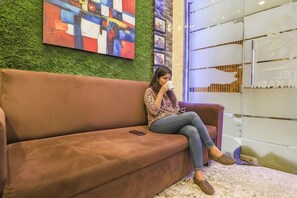 Lobby sitting area - FabHotel Shri Ram Kashi (Prayagraj)