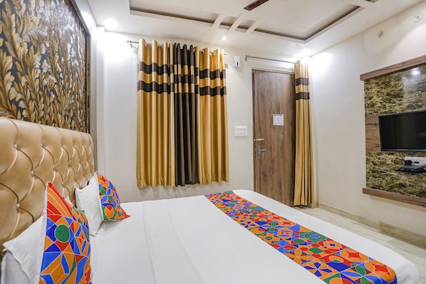 Premium bedding, in-room safe, desk, free WiFi