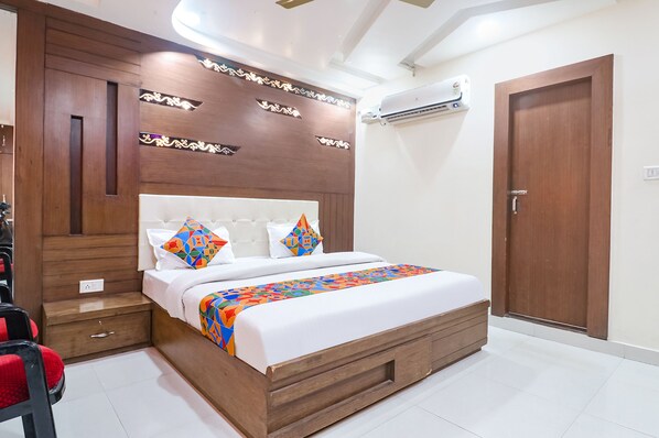 Premium bedding, in-room safe, desk, free WiFi