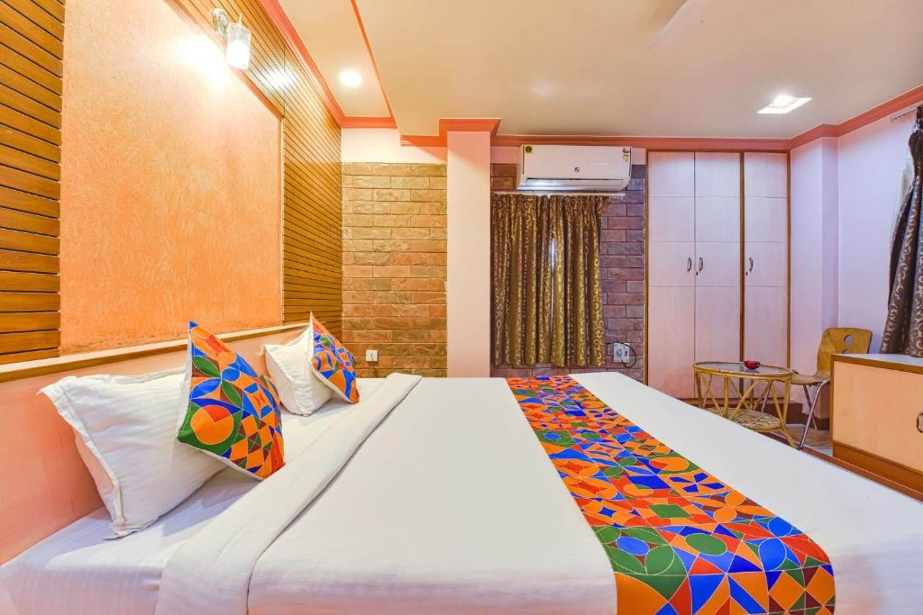 premium bedding, in-room safe, desk, free wifi