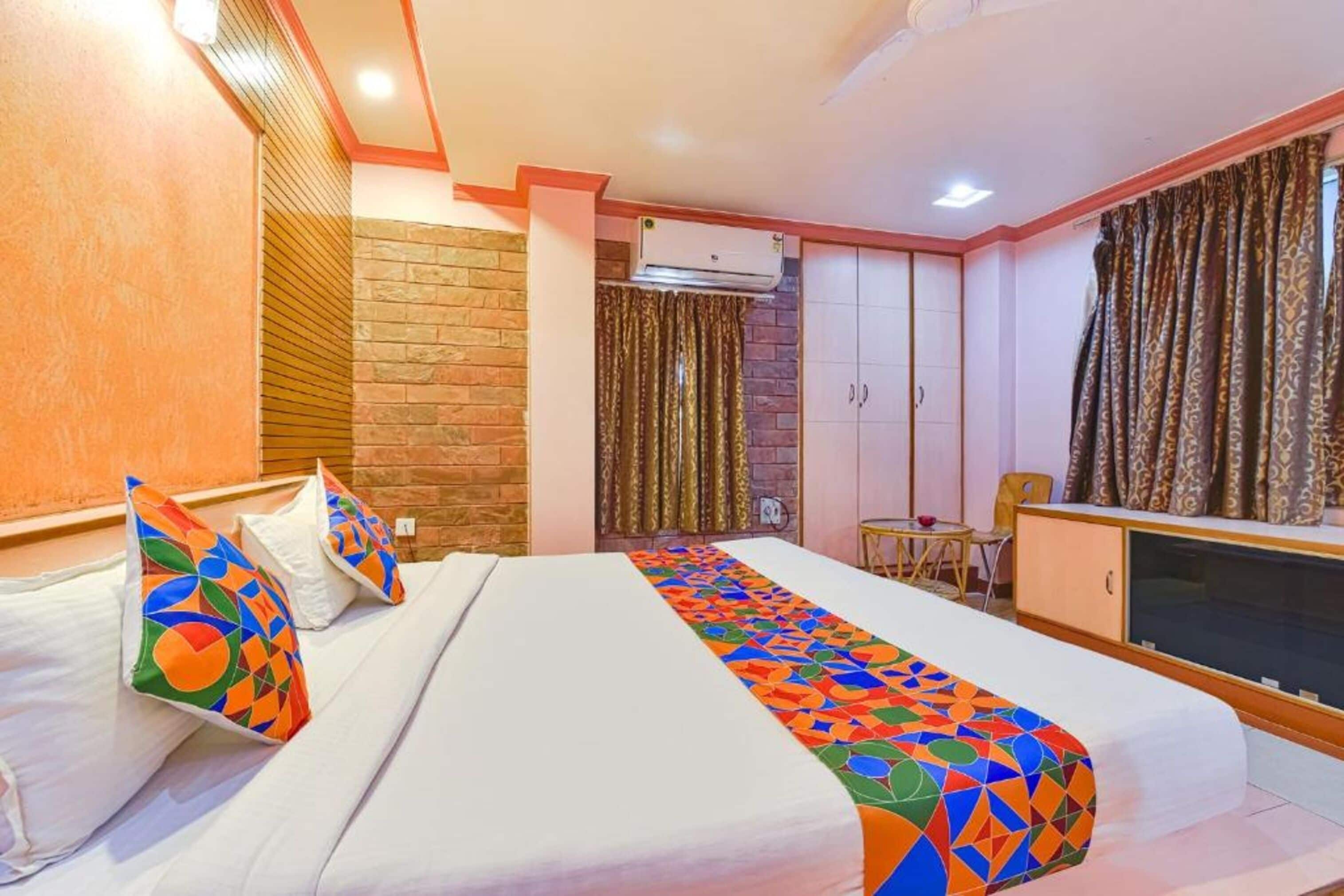 premium bedding, in-room safe, desk, free wifi