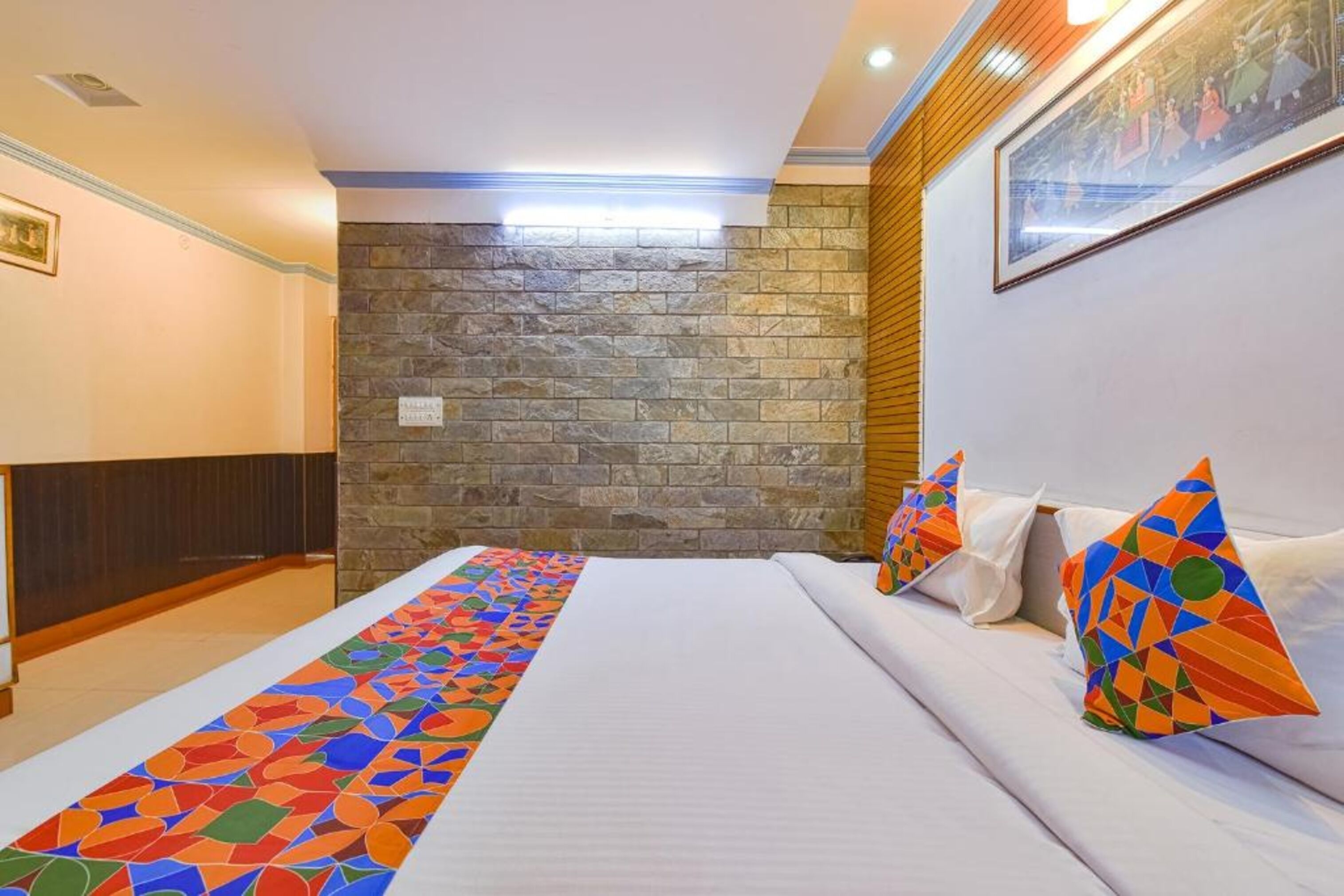 premium bedding, in-room safe, desk, free wifi