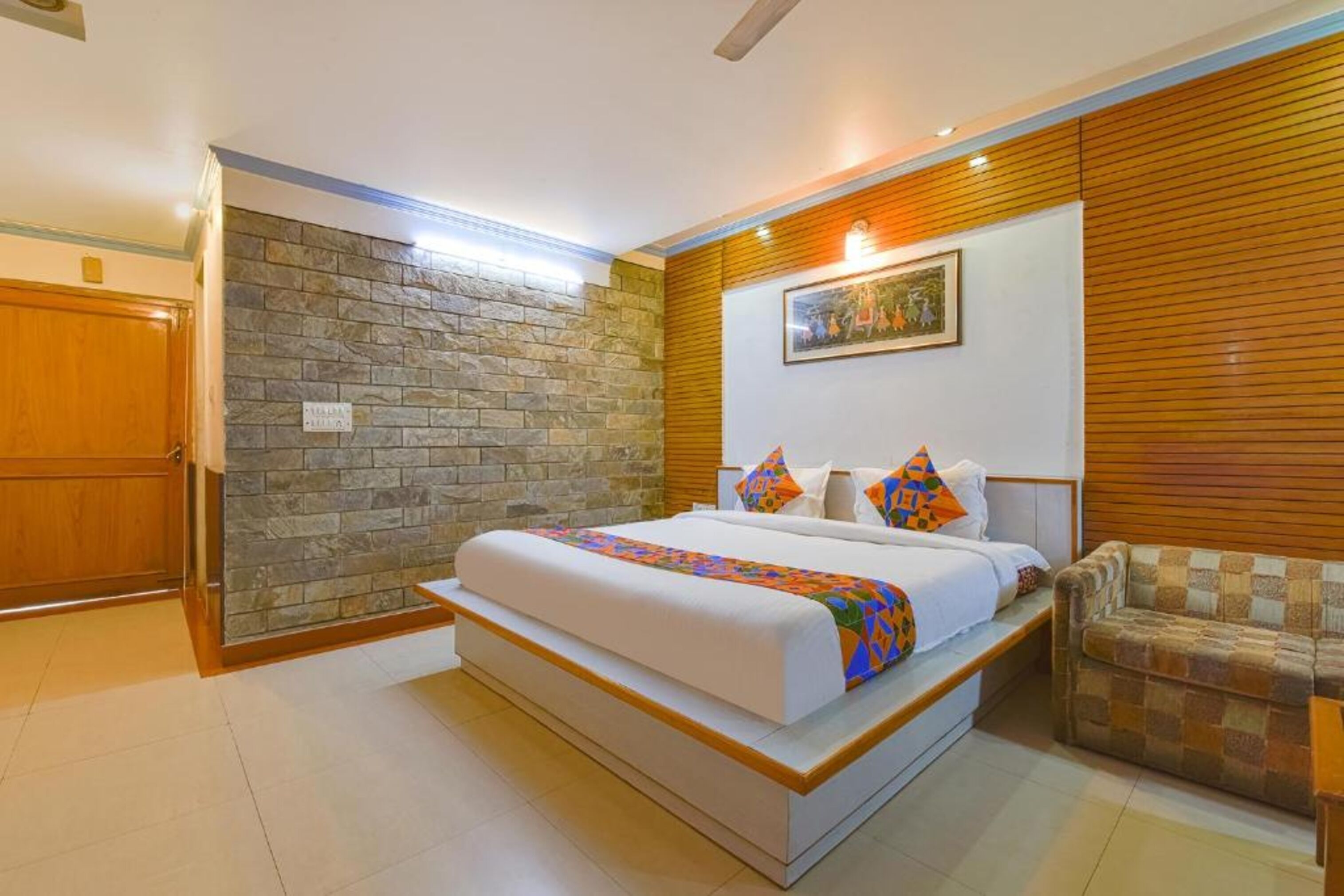 premium bedding, in-room safe, desk, free wifi