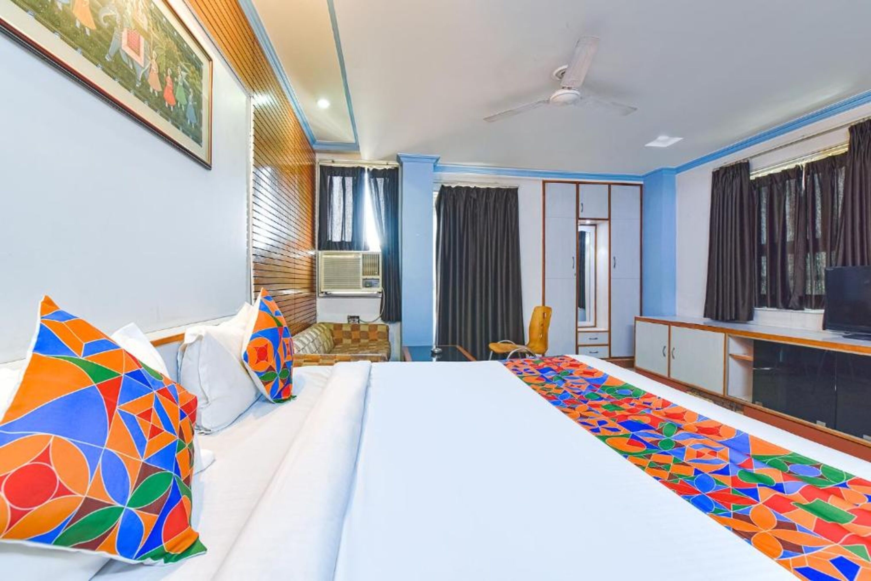 premium bedding, in-room safe, desk, free wifi