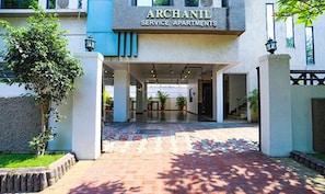 Property entrance - Fabhotel Archanil Apartment (Nagpur)