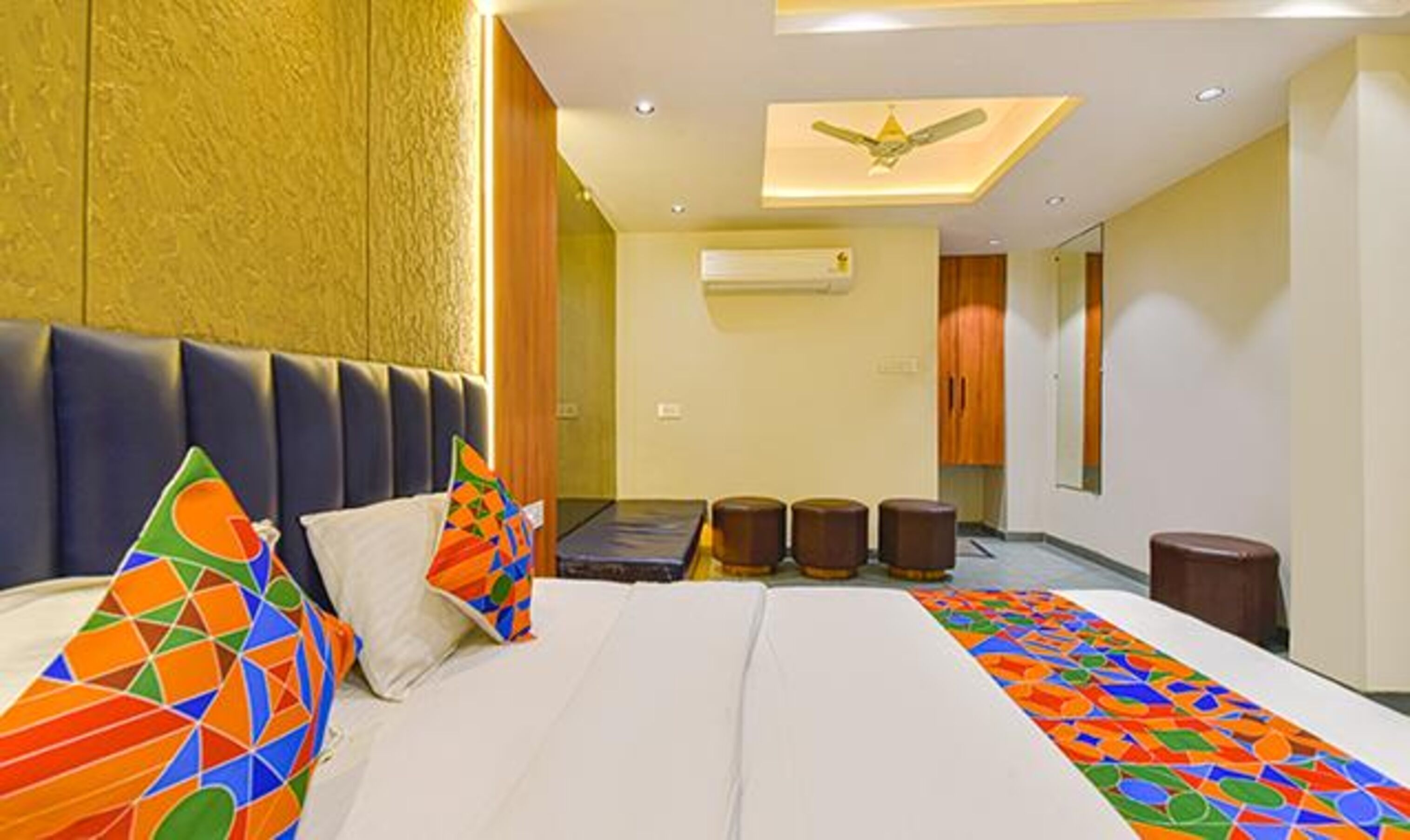 Premium bedding, in-room safe, desk, free WiFi