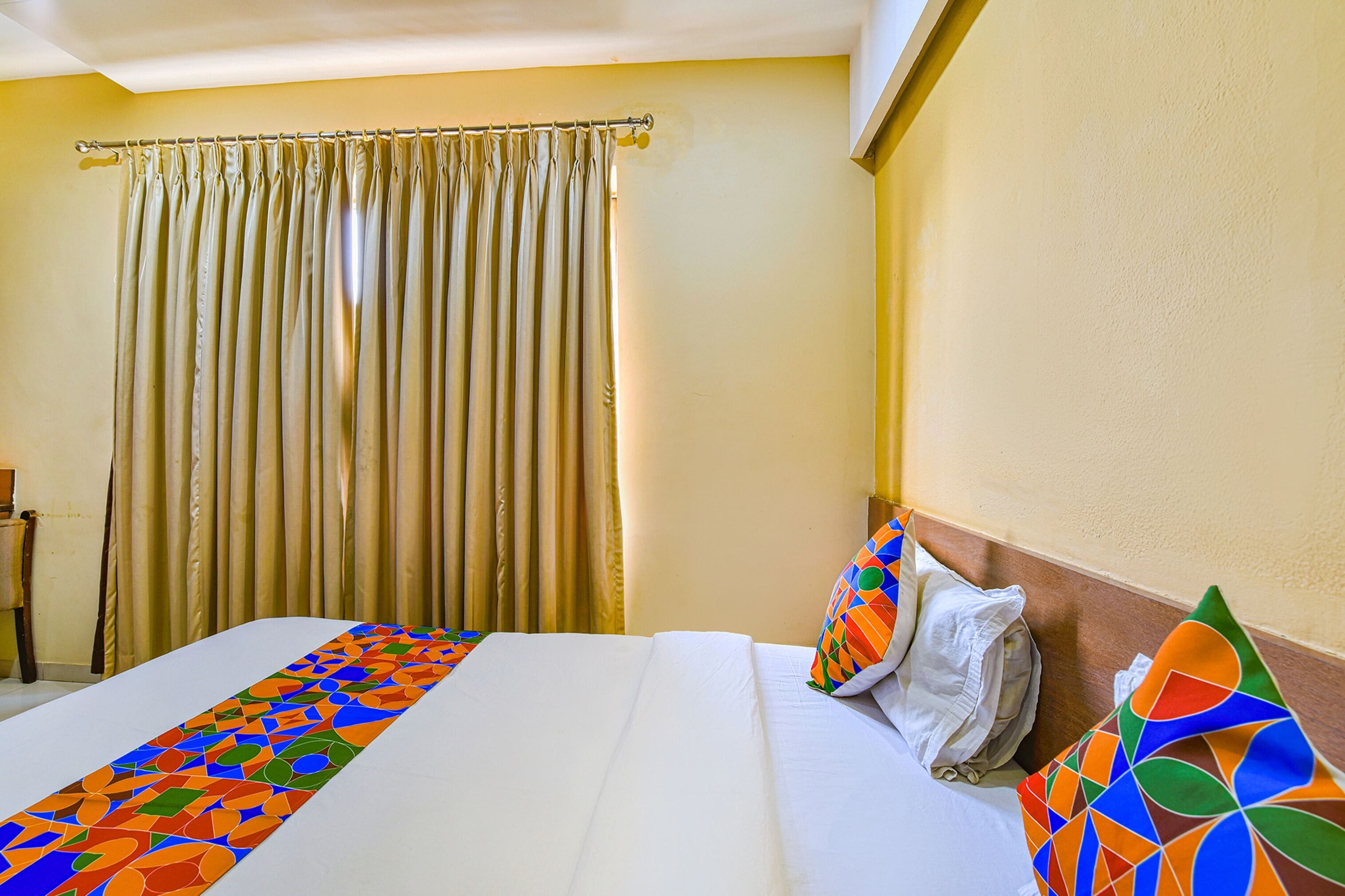 Premium bedding, in-room safe, desk, free WiFi