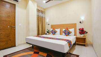 Premium bedding, in-room safe, desk, free WiFi