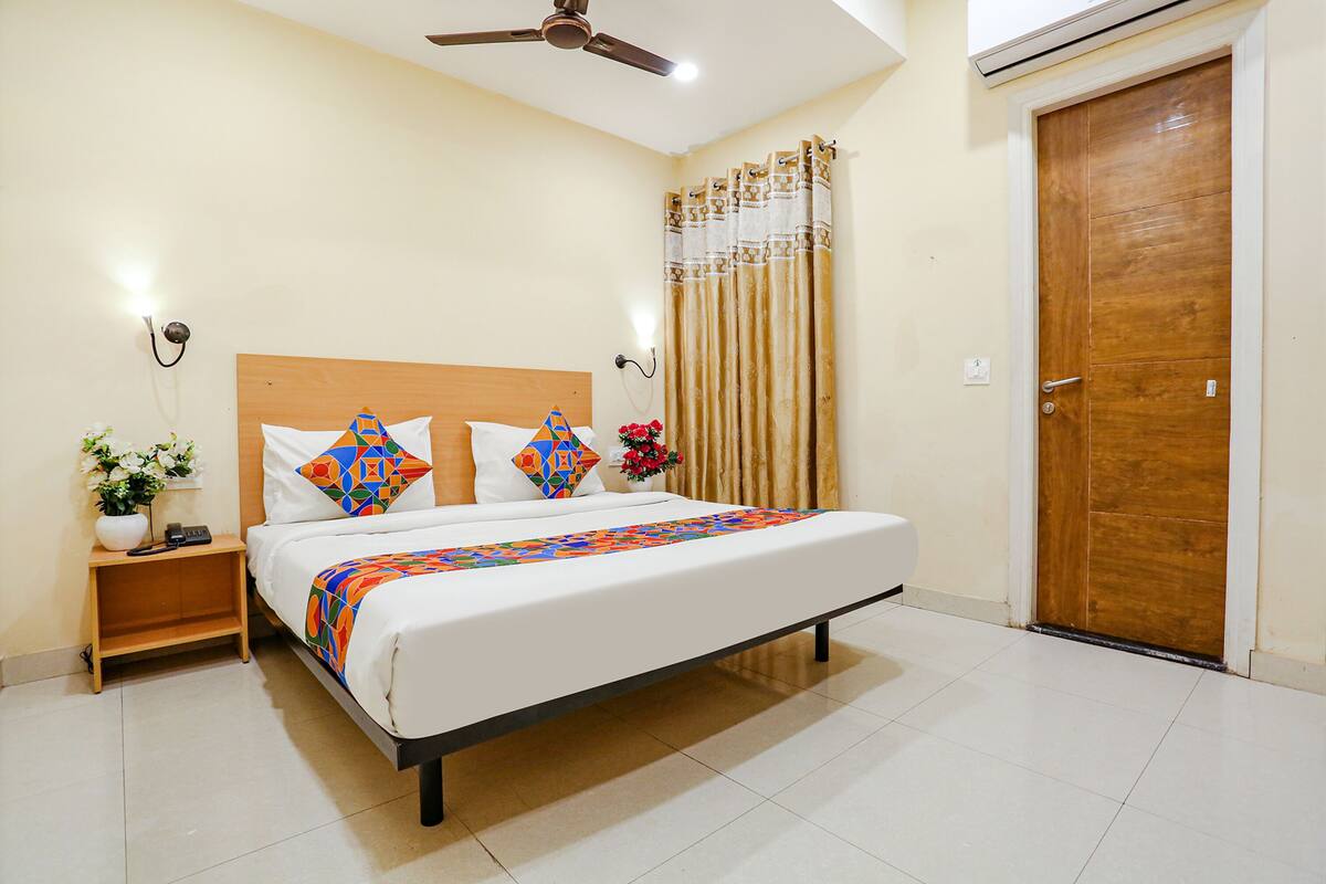 Deluxe Room | Premium bedding, in-room safe, desk, free WiFi