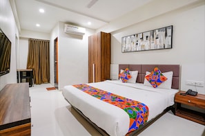 Deluxe Room | Premium bedding, in-room safe, free WiFi, bed sheets