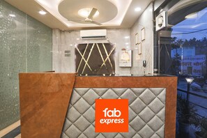 Reception - FabHotel The Diamond (Ghaziabad)