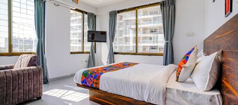 Fabhotel Crystal Inn