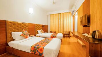 Egyptian cotton sheets, premium bedding, in-room safe, desk