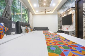 Egyptian cotton sheets, premium bedding, pillowtop beds, in-room safe - Fabexpress Banarasi Kothi (Varanasi)