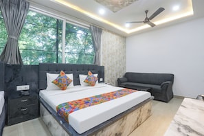 Egyptian cotton sheets, premium bedding, pillowtop beds, in-room safe