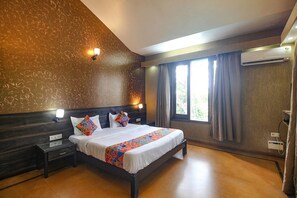 Deluxe-dobbeltværelse | Egyptiske bomuldslagner, premium-sengetøj, pengeskab på værelset