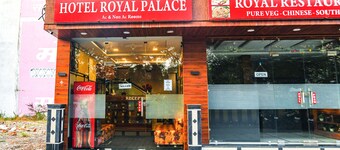 Fabhotel Royal Palace