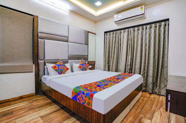 Premium bedding, in-room safe, desk, free WiFi