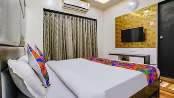 Premium bedding, in-room safe, desk, free WiFi