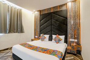 Egyptian cotton sheets, premium bedding, in-room safe, desk