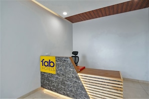 Reception - FabHotel Royale 116- Nr. Supertech Medicare Polyclinic Noida (Noida)
