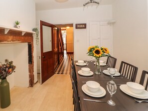 Dining - 7 Lonsdale Terrace (Penrith)