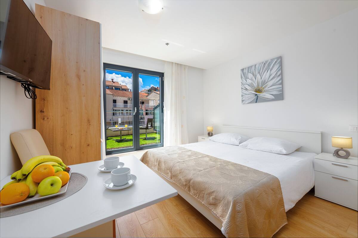 Deluxe Studio | 2 bedrooms, free WiFi