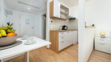 Deluxe Studio | Private kitchen