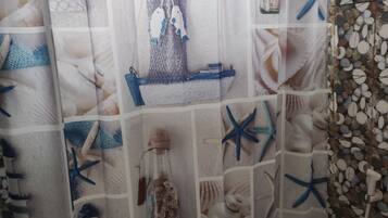 Basic Double Room | Bathroom