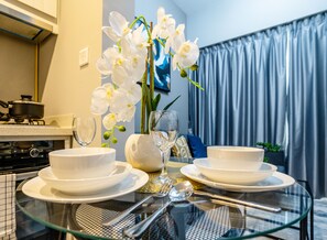 Deluxe Apartment | Dining room