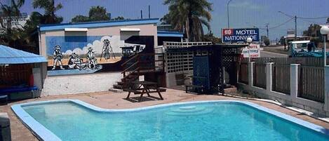 Kolam renang terbuka