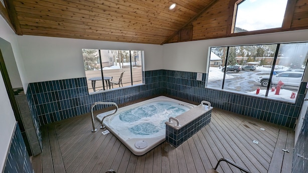 Unclassified image, 1 of 40, button - Quicksilver 1628 (Keystone)