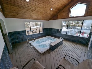 Indoor spa tub - Quicksilver 1628 (Keystone)