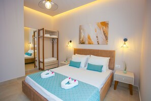Doppia Comfort, sauna | Una scrivania, tende oscuranti, insonorizzazione, ferro/asse da stiro