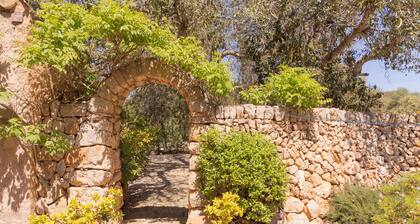 Große rustikale Finca im mallorquinischen Stil für 8 Personen mit Pool