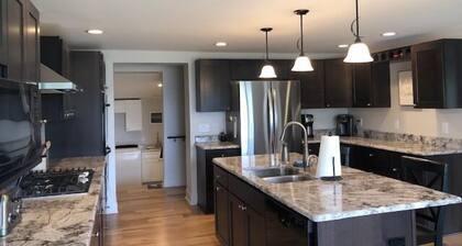 2 Bedroom, 2.5 Bath Home, Sleeps 6.