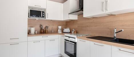 Refrigerador, microondas, horno y lavavajillas