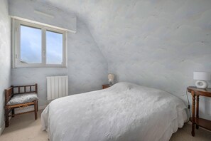 4 slaapkamers, een strijkplank/strijkijzer, gratis wifi