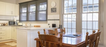 "Hemley Cottage" hosted by Halls Gap Accommodation