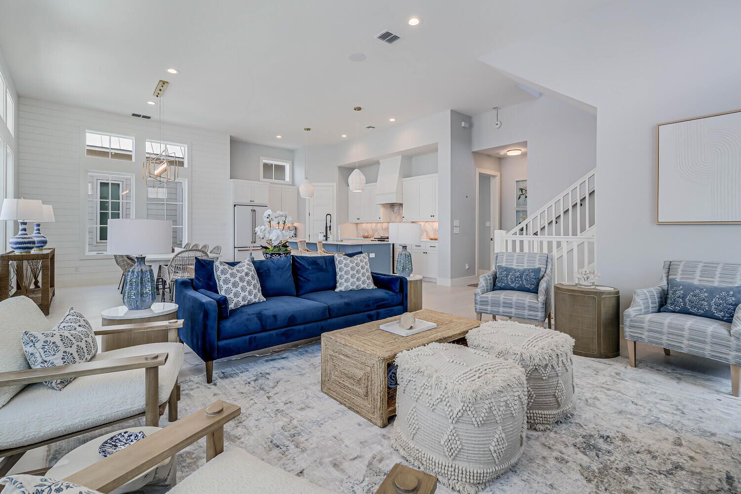 Téléviseur connecté, lecteur de DVD, livres, sélection de films