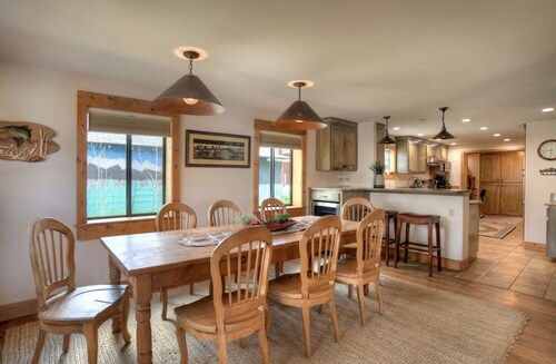 Located in the Heart of Downtown Creede - Private Hot Tub - Outdoor Living