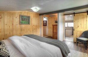 6 bedrooms, desk, free WiFi, bed sheets